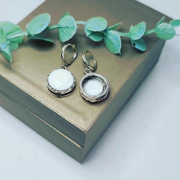 Nacre Shell earrings - Picture 3 of 3